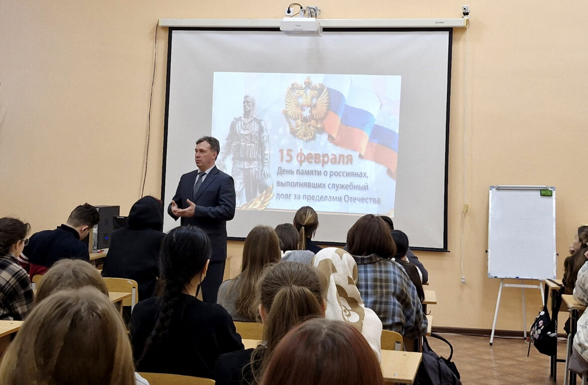 ГЕРОЙ ИЗ СОСЕДНЕГО ДВОРА